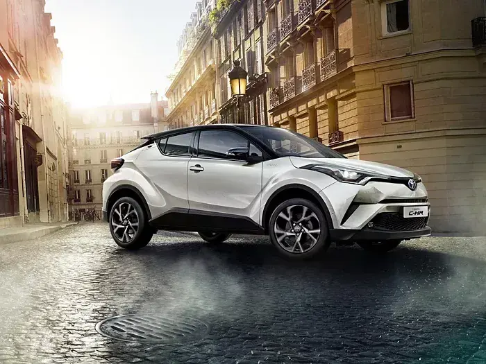 Ile przejedzie hybryda Toyoty? Zaskakujące zasięgi w trybie elektrycznym