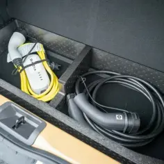 Gdzie można naładować samochód elektryczny? Odkryj najlepsze miejsca w Polsce