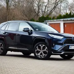 Ile naprawdę pali Toyota RAV4 Hybrid? Sprawdź realne zużycie paliwa