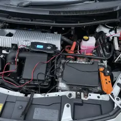 Gdzie jest akumulator 12V w Toyota Auris Hybrid? Oto co musisz wiedzieć
