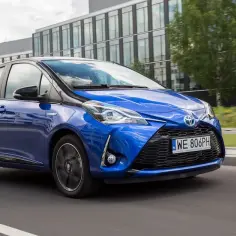 Toyota Yaris Hybrid czy warto? Odkryj zalety i wady tego modelu