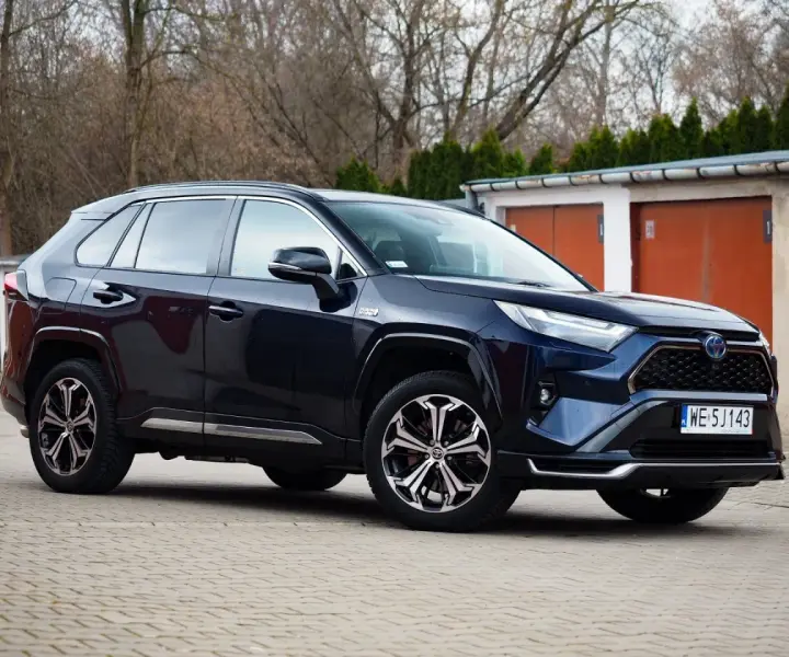 Ile naprawdę pali Toyota RAV4 Hybrid? Sprawdź realne zużycie paliwa