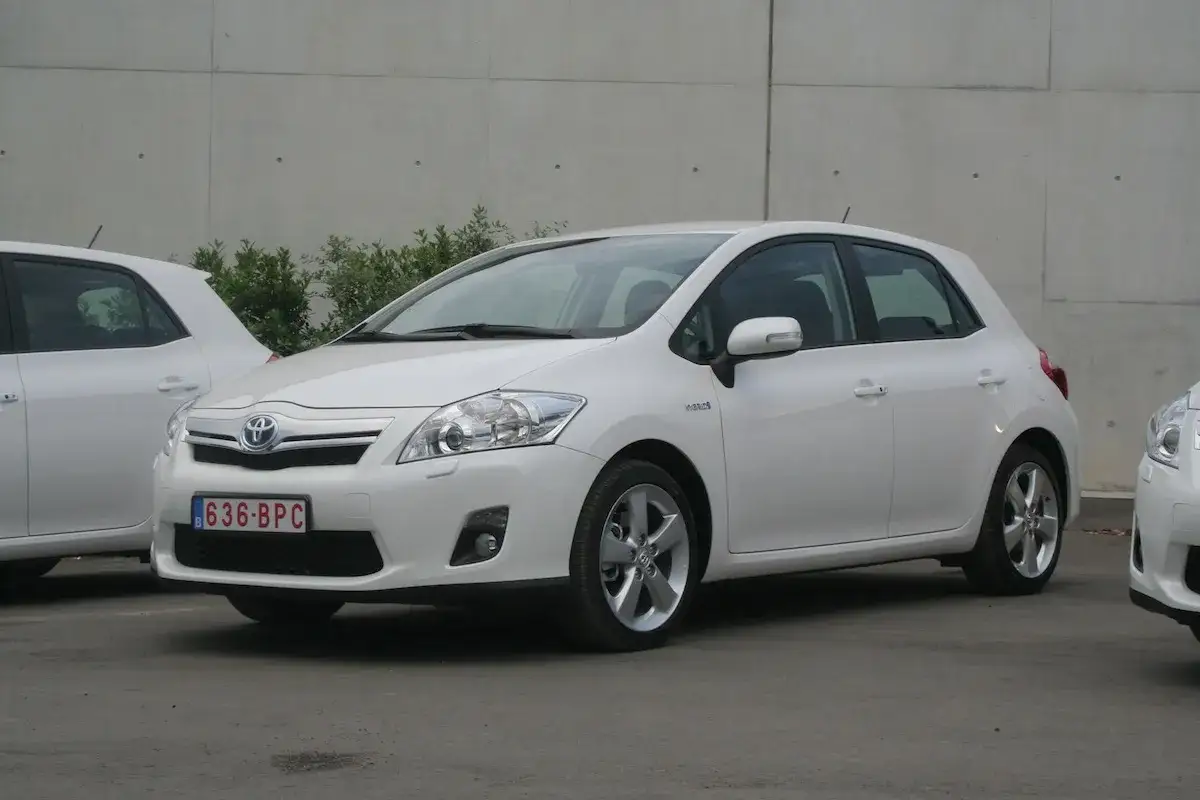 Zdjęcie Gdzie jest akumulator w Toyota RAV4 Hybrid? Odkryj jego lokalizację